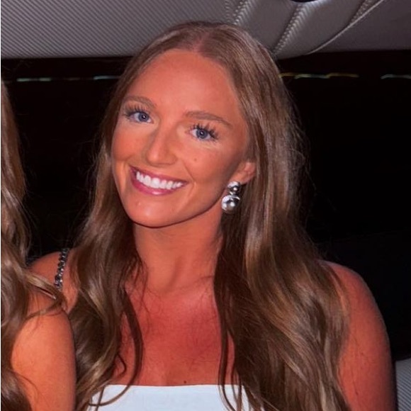 Meet your Posher, Brooke - Picture 1 of 1